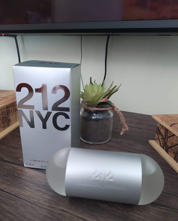 Carolina Herrera 212 EDT 100ml Feminino