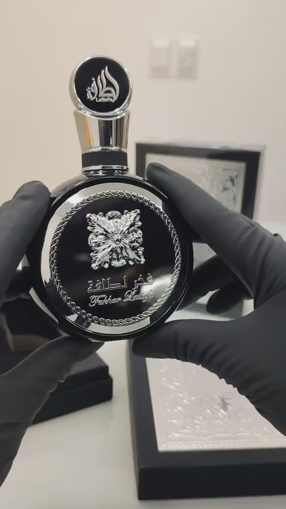 Lattafa Fakhar Black EDP 100ml Masculino